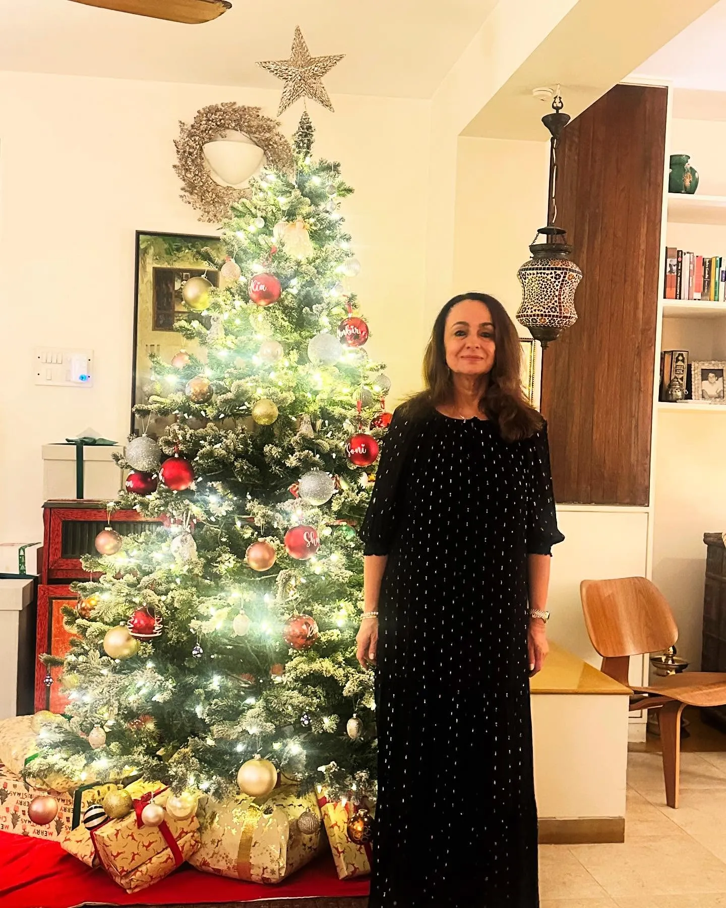 Soni Razdan Age,