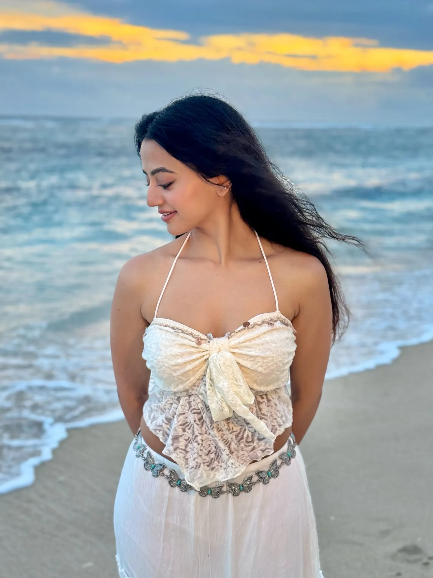 Helly Shah Age,
